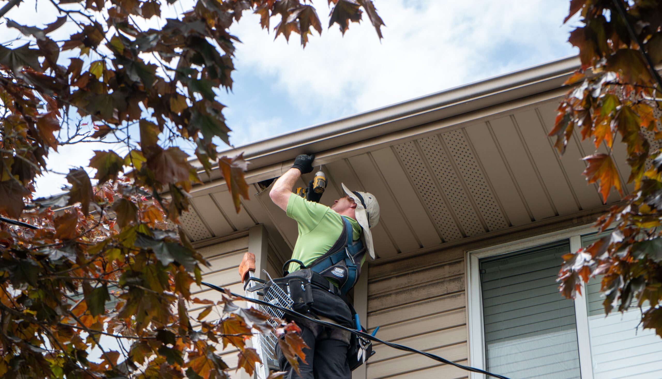 Skedaddle technician installs raccoon exclusion product