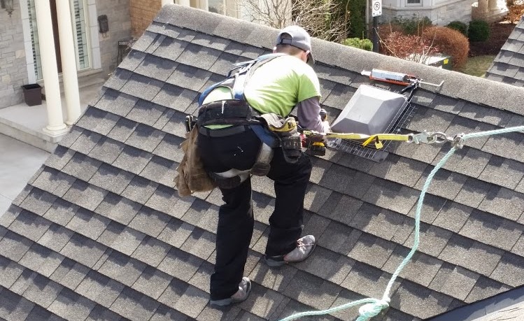 Skedaddle Technician on Roof